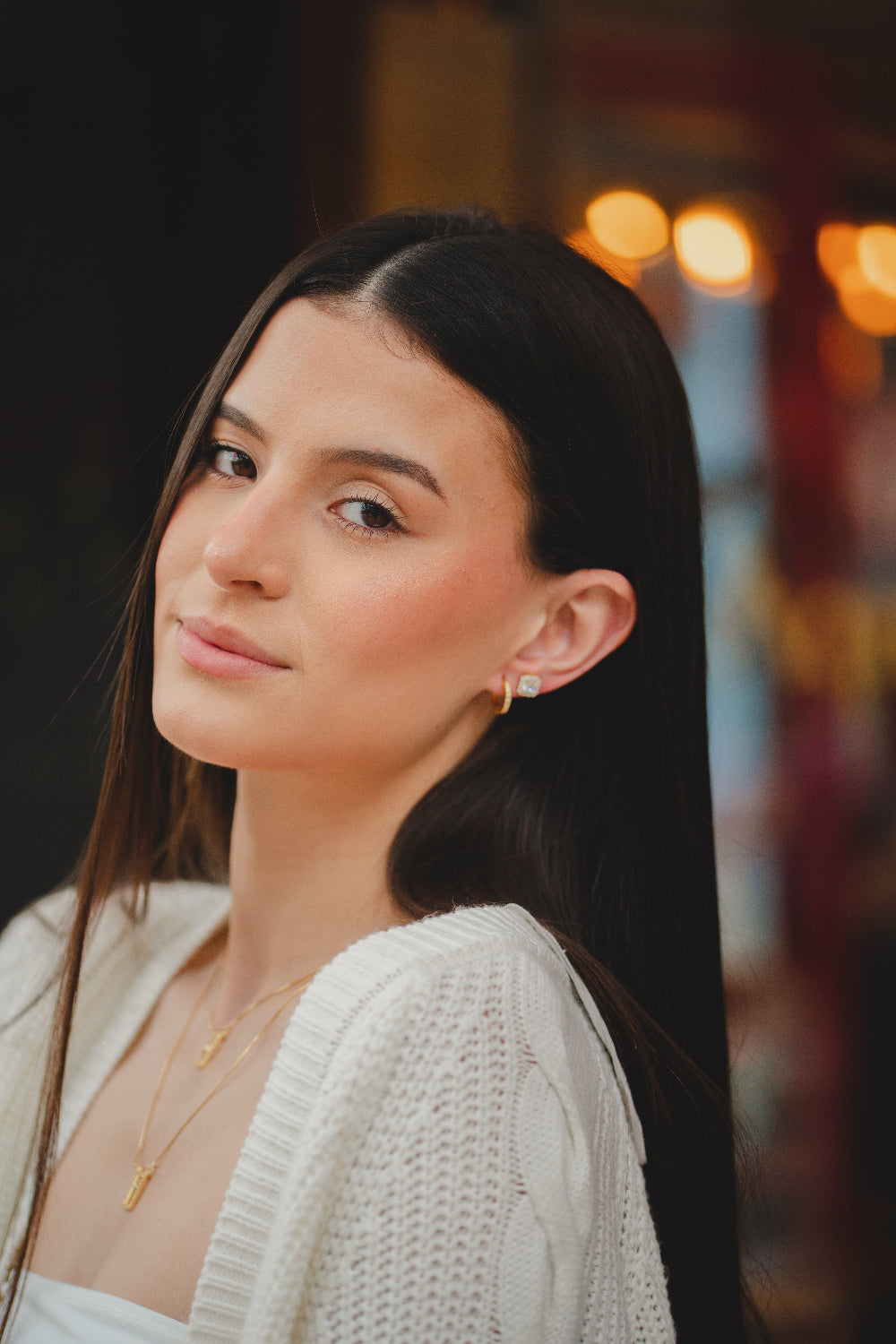 BRINCO ARGOLA COM ZIRCÔNIAS FOLHEADO A OURO 18K