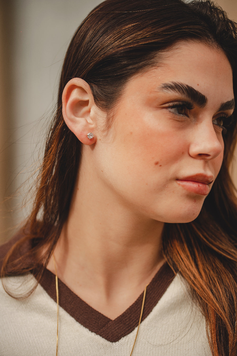 BRINCO REDONDO COM ZIRCÔNIA FOLHEADO A OURO 18K