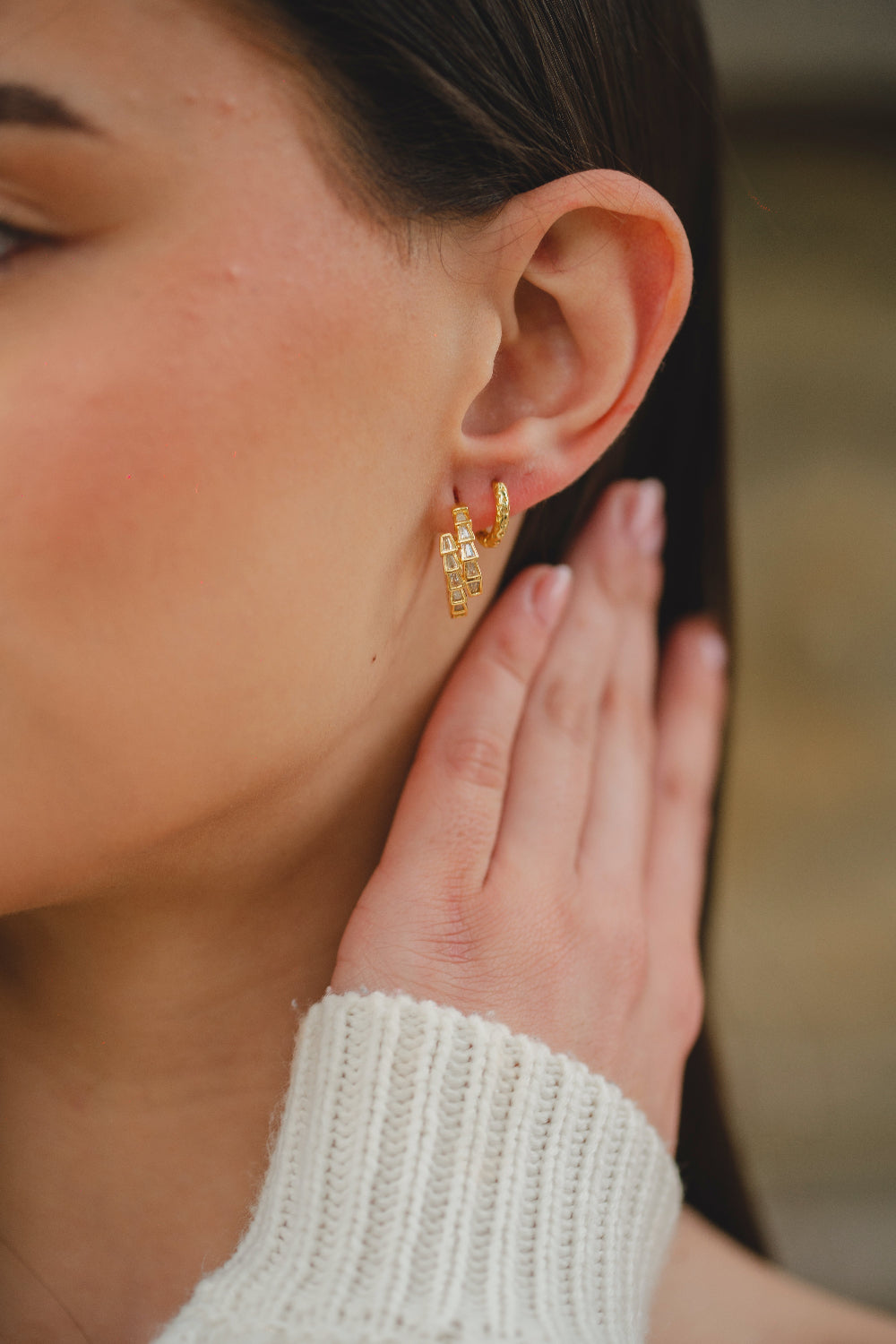 BRINCO ARGOLA TEXTURIZADA FOLHEADO A OURO 18K