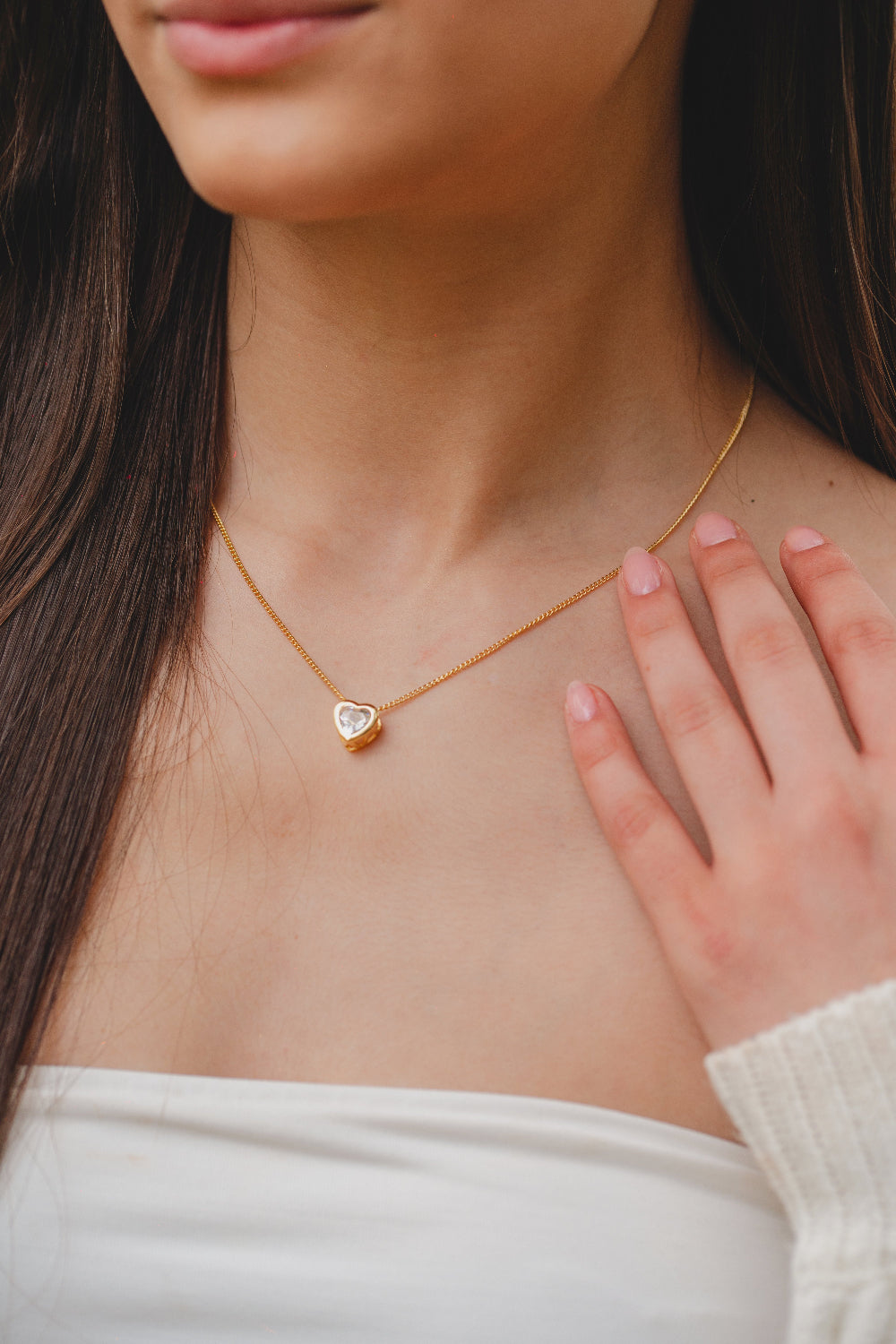 COLAR COM CORAÇÃO EM ZIRCÔNIA FOLHEADO A OURO 18K