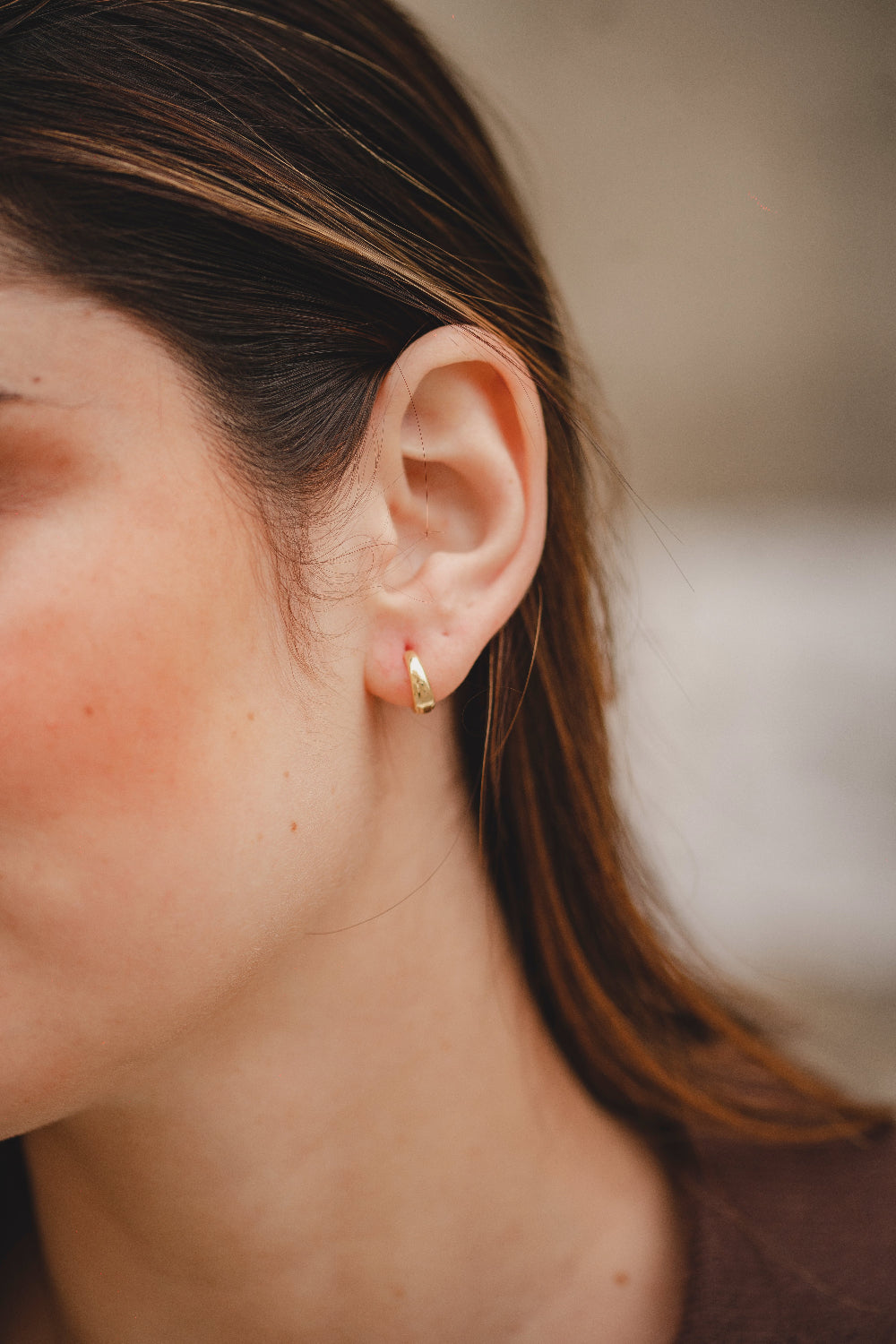 BRINCO ARGOLA CLICK LISA P FOLHEADO A OURO 18K