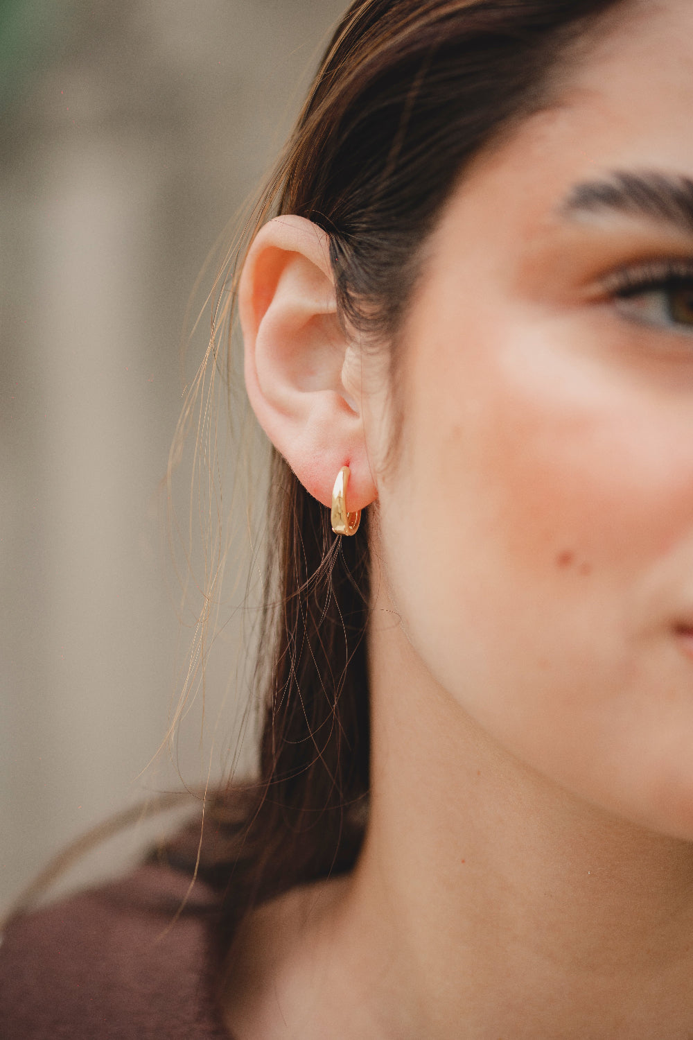 BRINCO ARGOLA CLICK LISA G FOLHEADO A OURO 18K