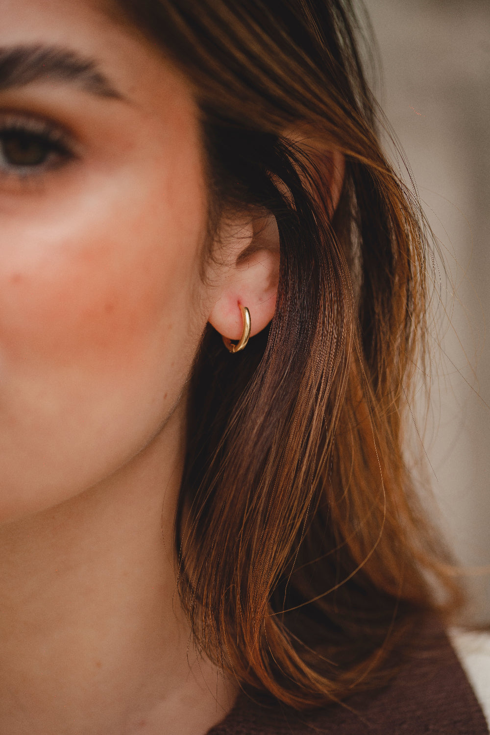 BRINCO ARGOLA CLICK LISA TRADICIONAL G FOLHEADO A OURO 18K