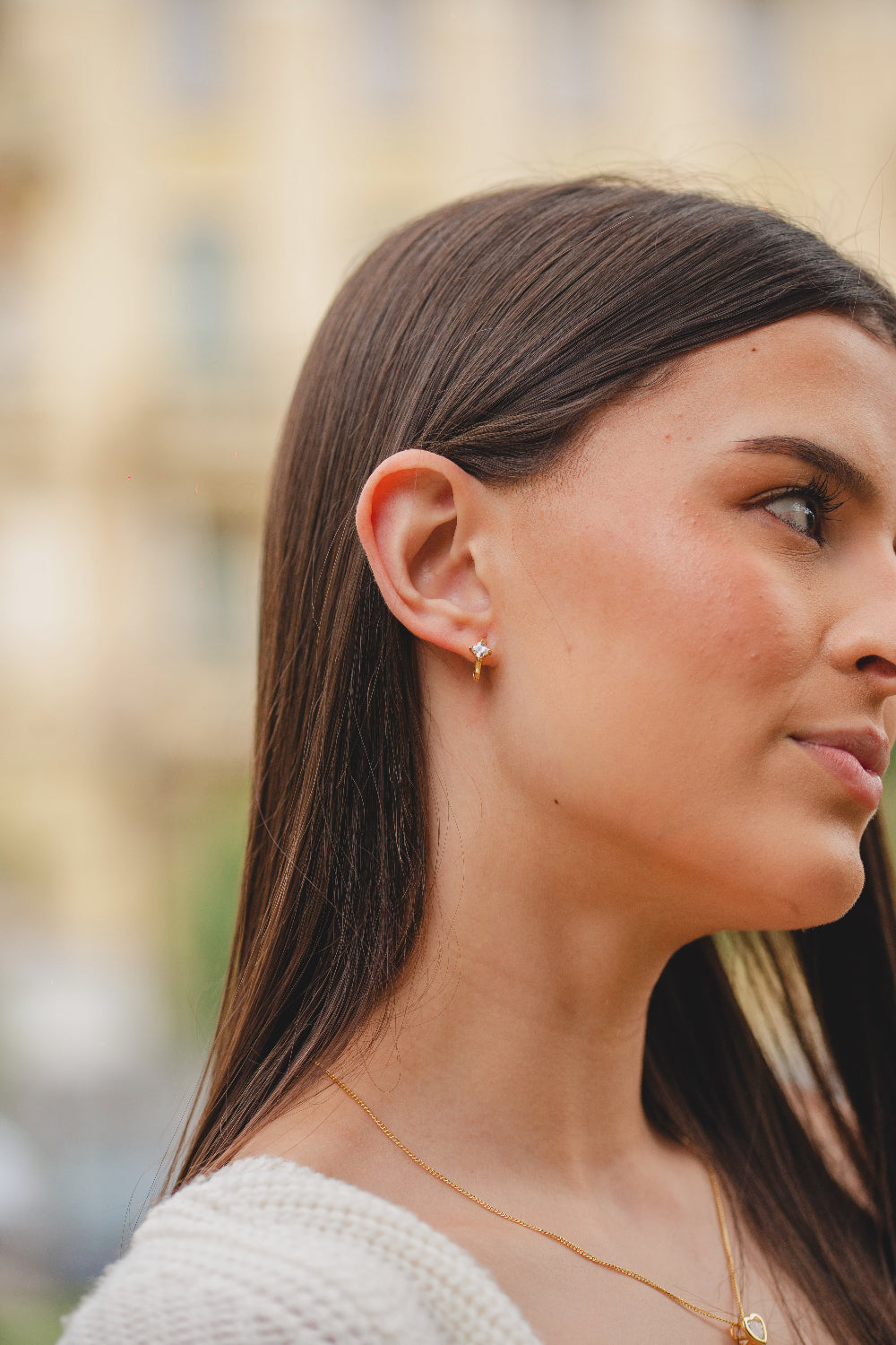 BRINCO ARGOLA LISA ZIRCÔNIA FOLHEADO A OURO 18K