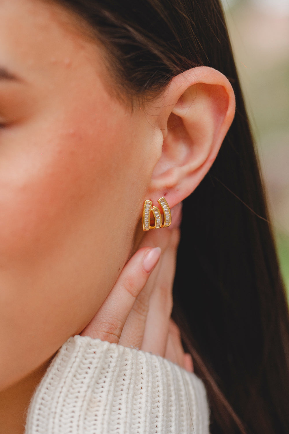 BRINCO TRÊS LINHAS COM ZIRCÔNIAS FOLHEADO A OURO 18K