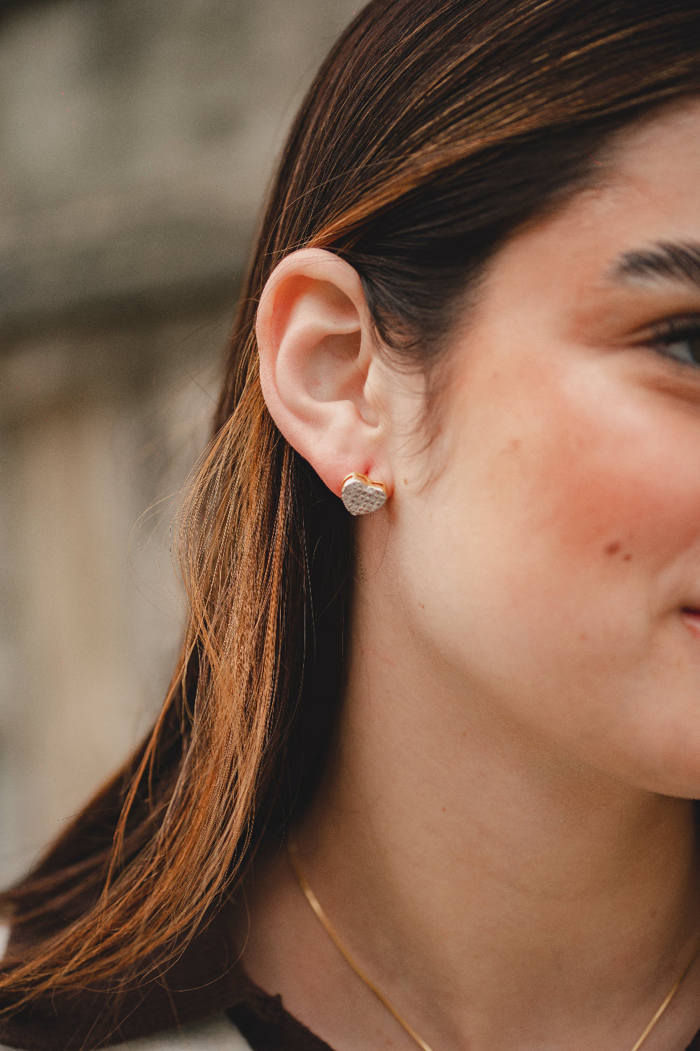 BRINCO DE CORAÇÃO CRAVEJADO DE ZIRCÔNIAS FOLHEADO A OURO 18K