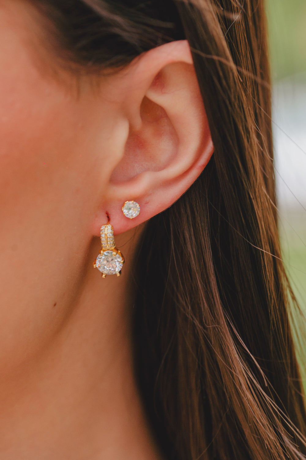 BRINCO CRAVEJADO COM ZIRCÔNIA FOLHEADO A OURO 18K