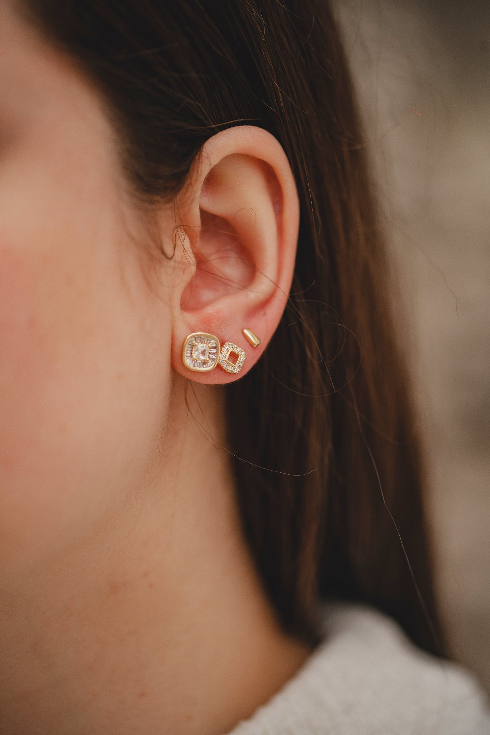 BRINCO TRIO QUADRADO COM ZIRCÔNIAS FOLHEADO A OURO 18K