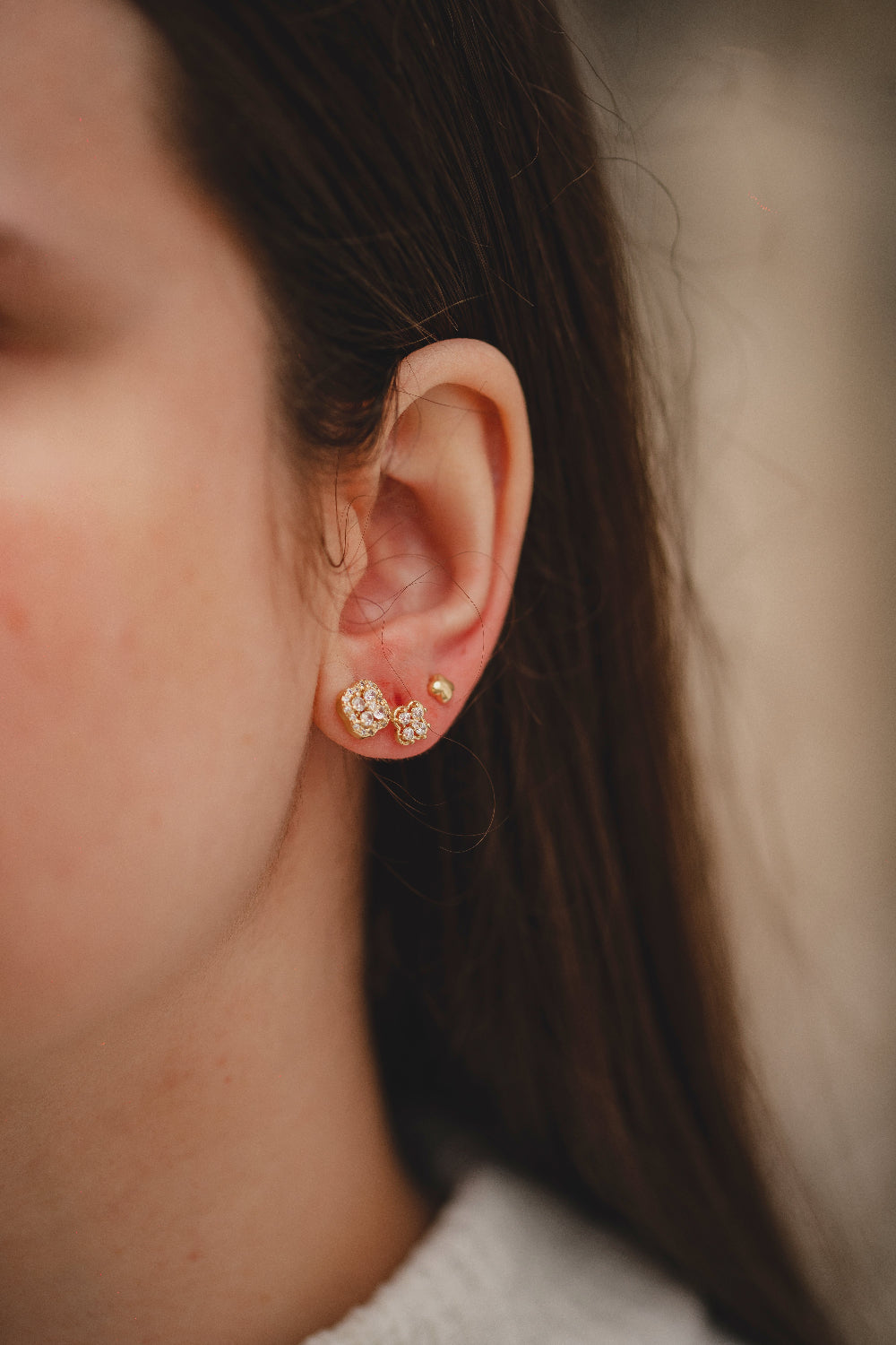 BRINCO TRIO DE TREVOS FOLHEADO A OURO 18K