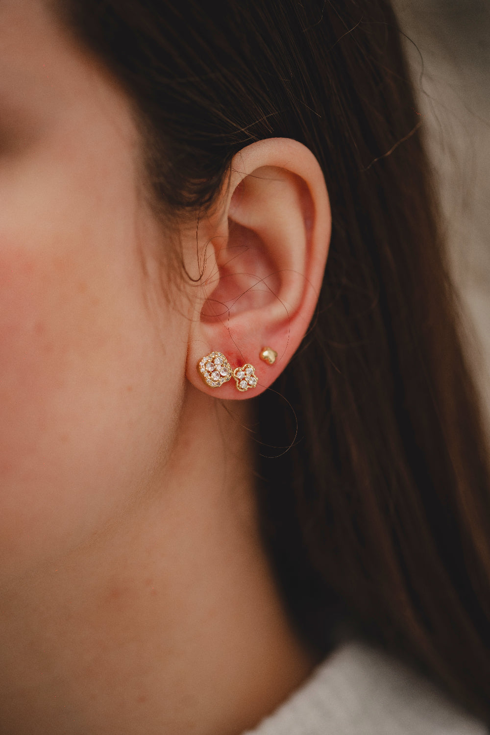 BRINCO TRIO DE TREVOS FOLHEADO A OURO 18K