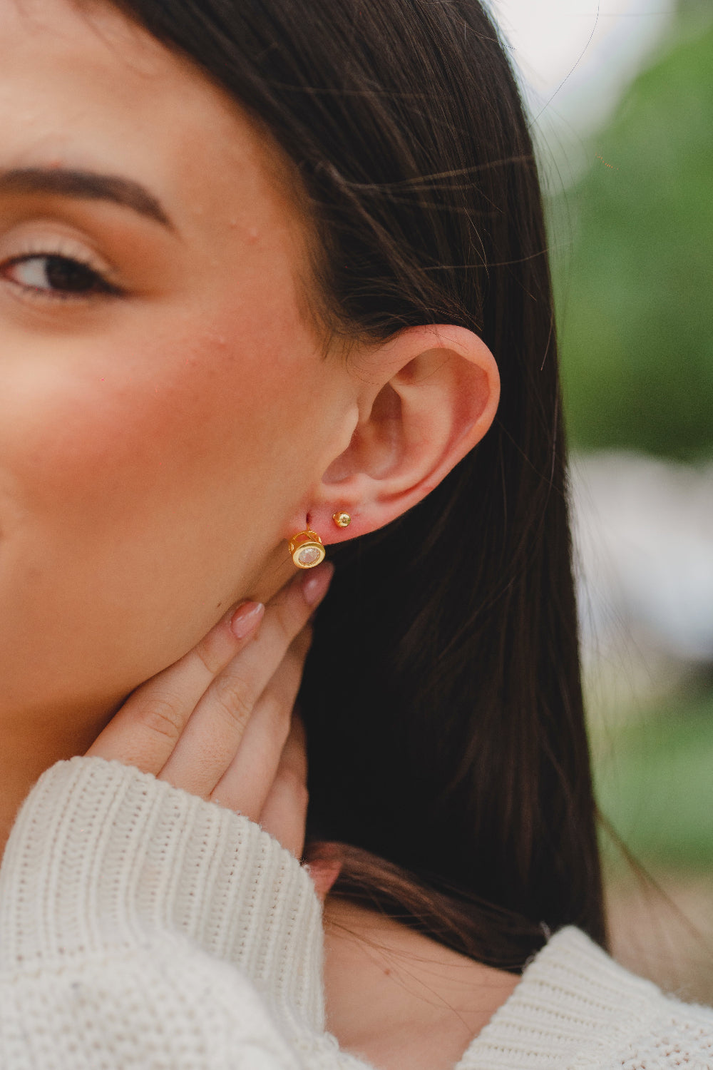 BRINCO DE ZIRCÔNIA REDONDO FOLHEADO A OURO 18K