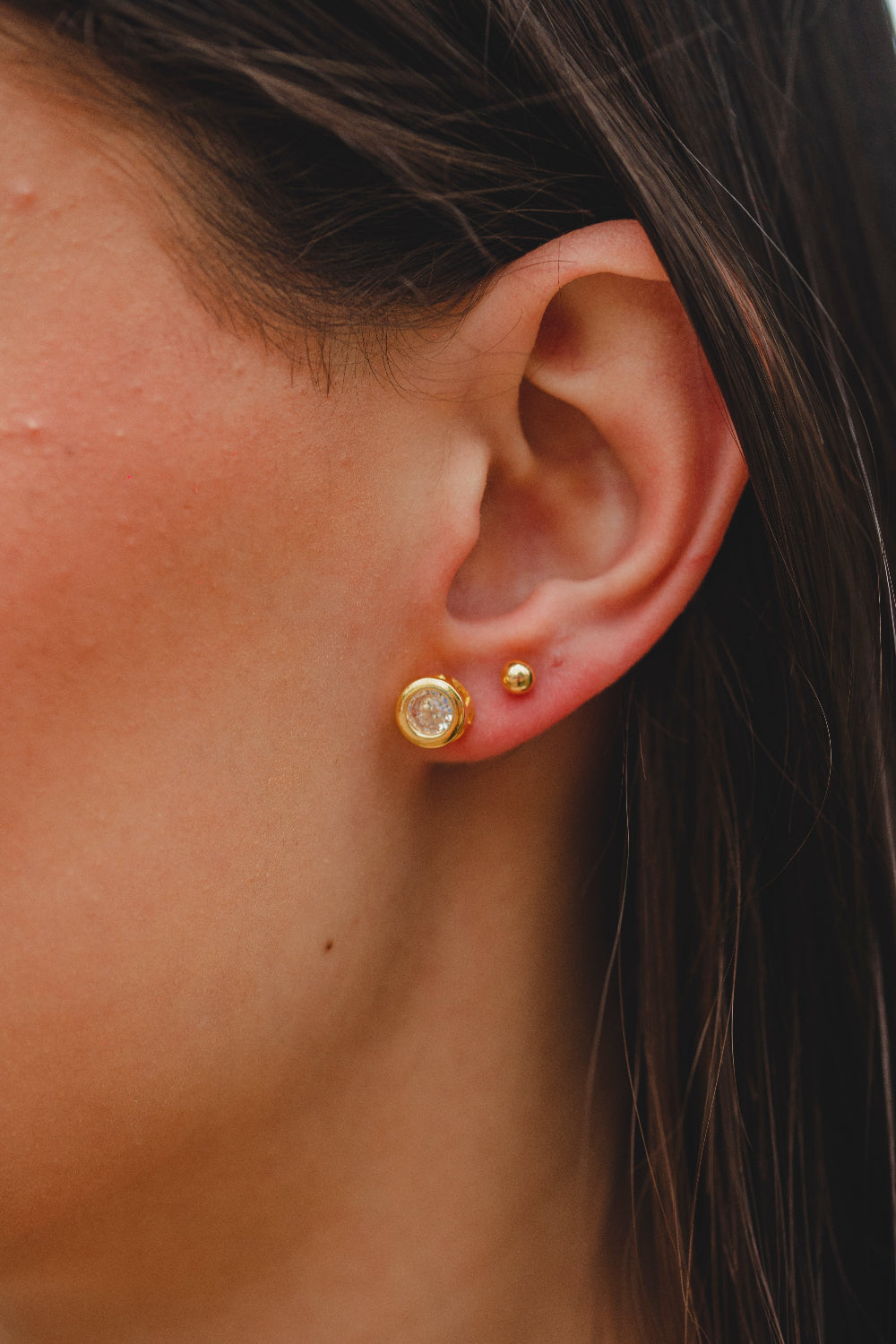 BRINCO BOLINHA LISA FOLHEADO A OURO 18K