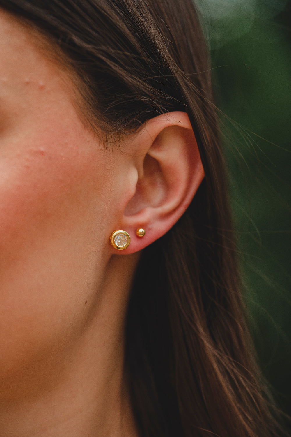 BRINCO BOLINHA LISA FOLHEADO A OURO 18K