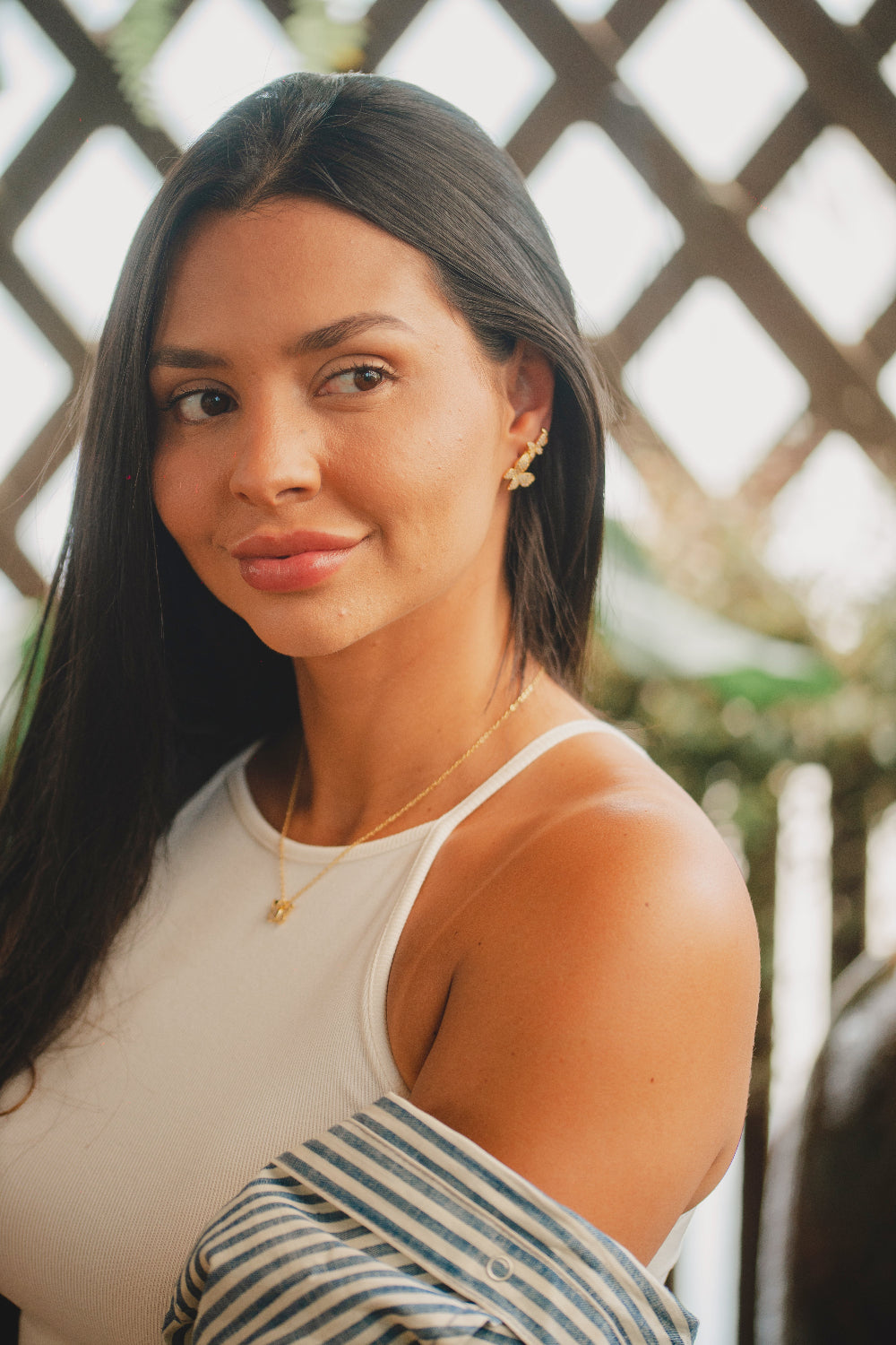 BRINCO BORBOLETA GRANDE CRAVEJADO FOLHEADO A OURO 18K