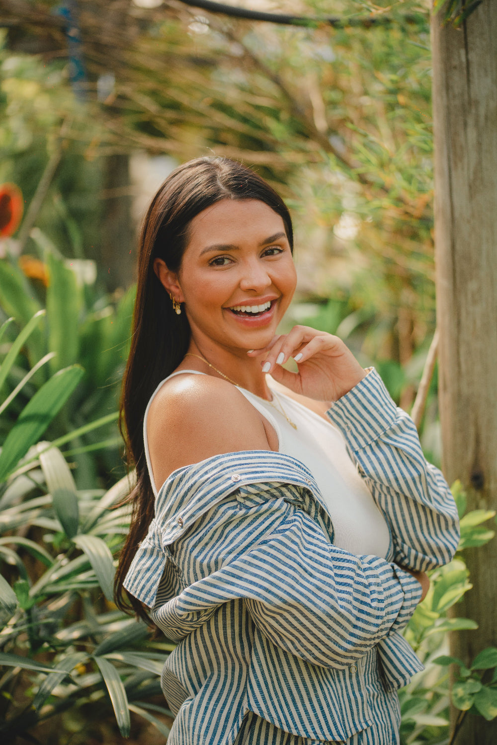 BRINCO ARGOLA COM PINGENTE LOSANGULAR COM ZIRCÔNIAS FOLHEADO A OURO 18K