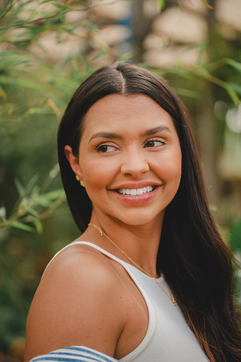 BRINCO FLOR COM ZIRCÔNIAS FOLHEADO A OURO 18K