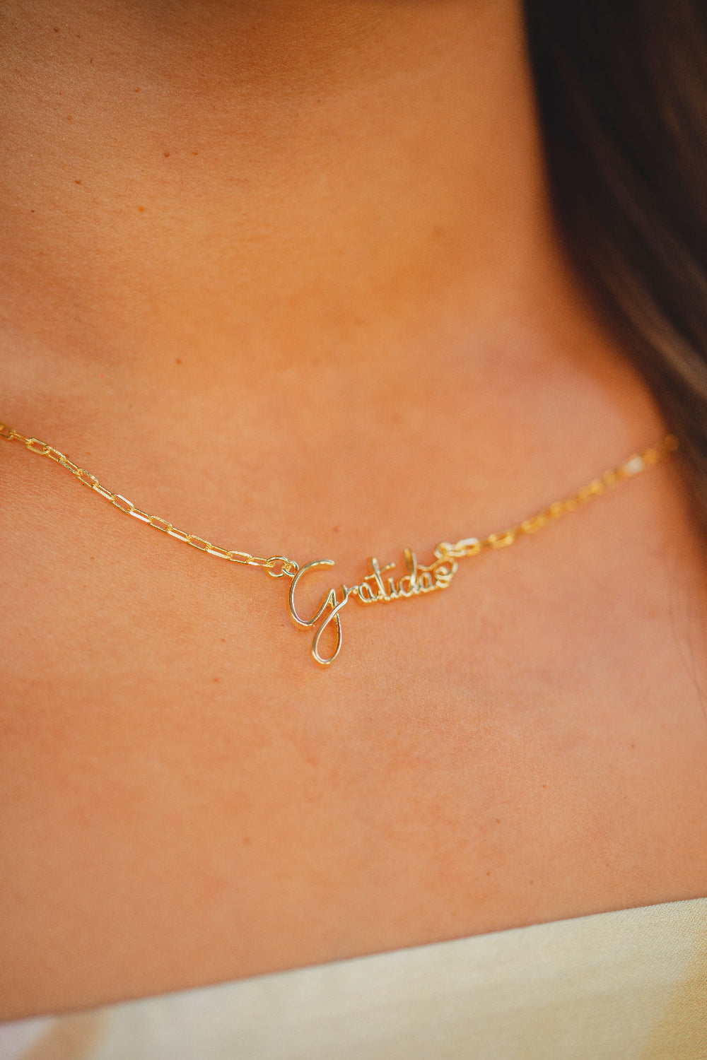 COLAR DE ELOS ESCRITA GRATIDÃO FOLHEADO A OURO 18K