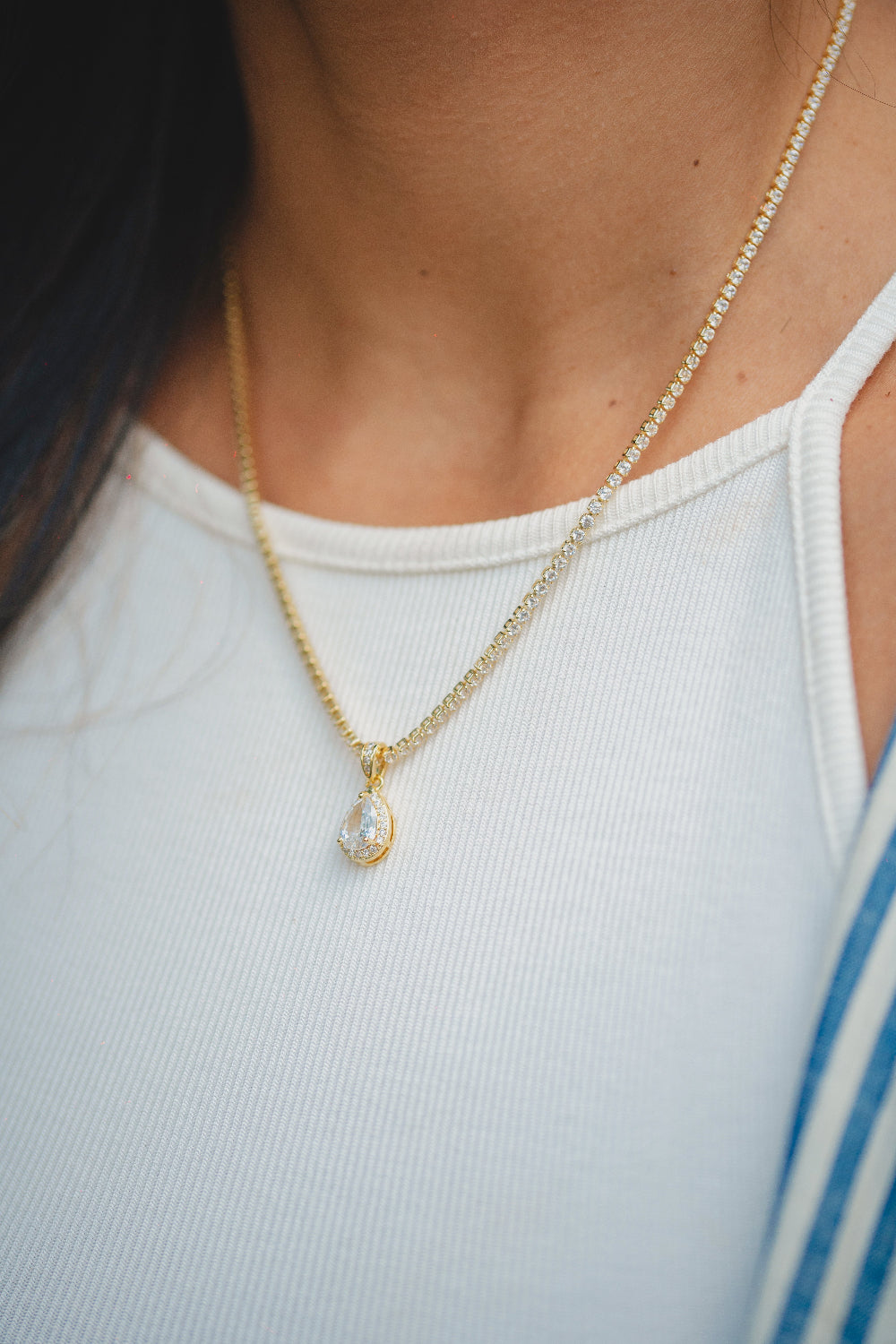 RIVIEIRA COM PINGENTE CRAVEJADO FOLHEADO A OURO 18K