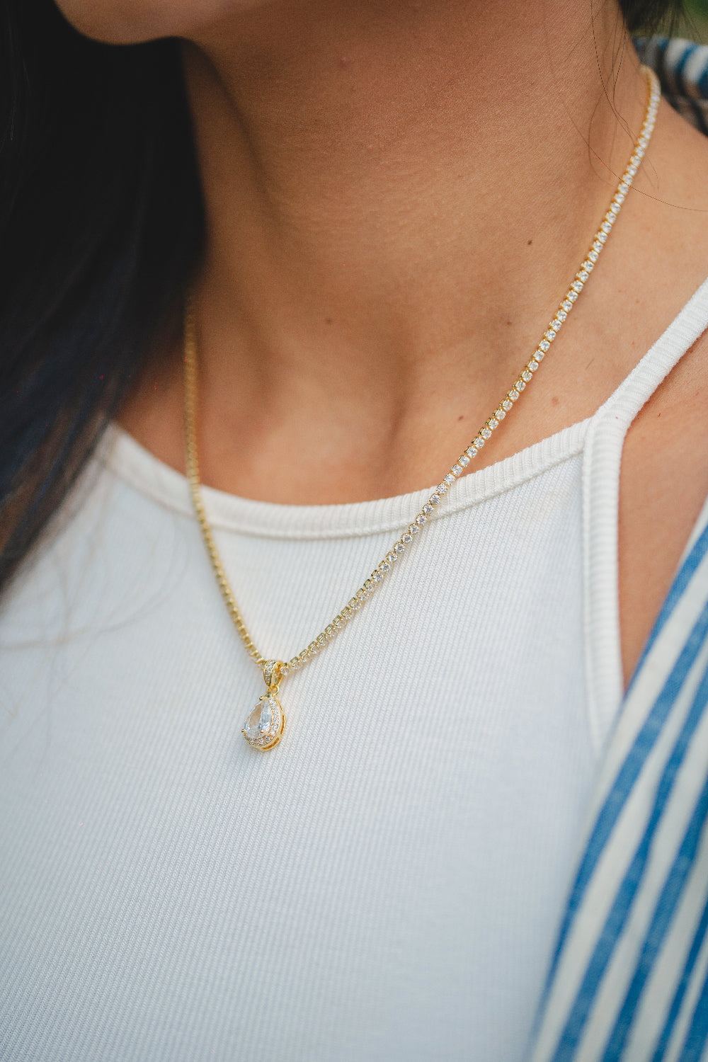 RIVIEIRA COM PINGENTE CRAVEJADO FOLHEADO A OURO 18K