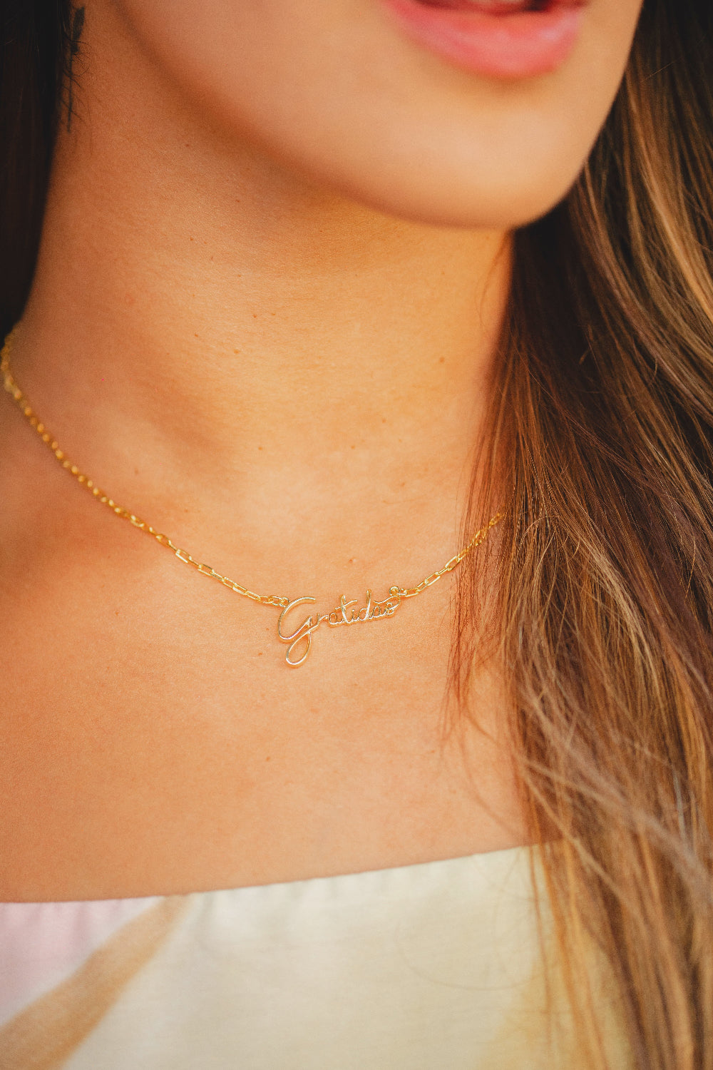 COLAR DE ELOS ESCRITA GRATIDÃO FOLHEADO A OURO 18K