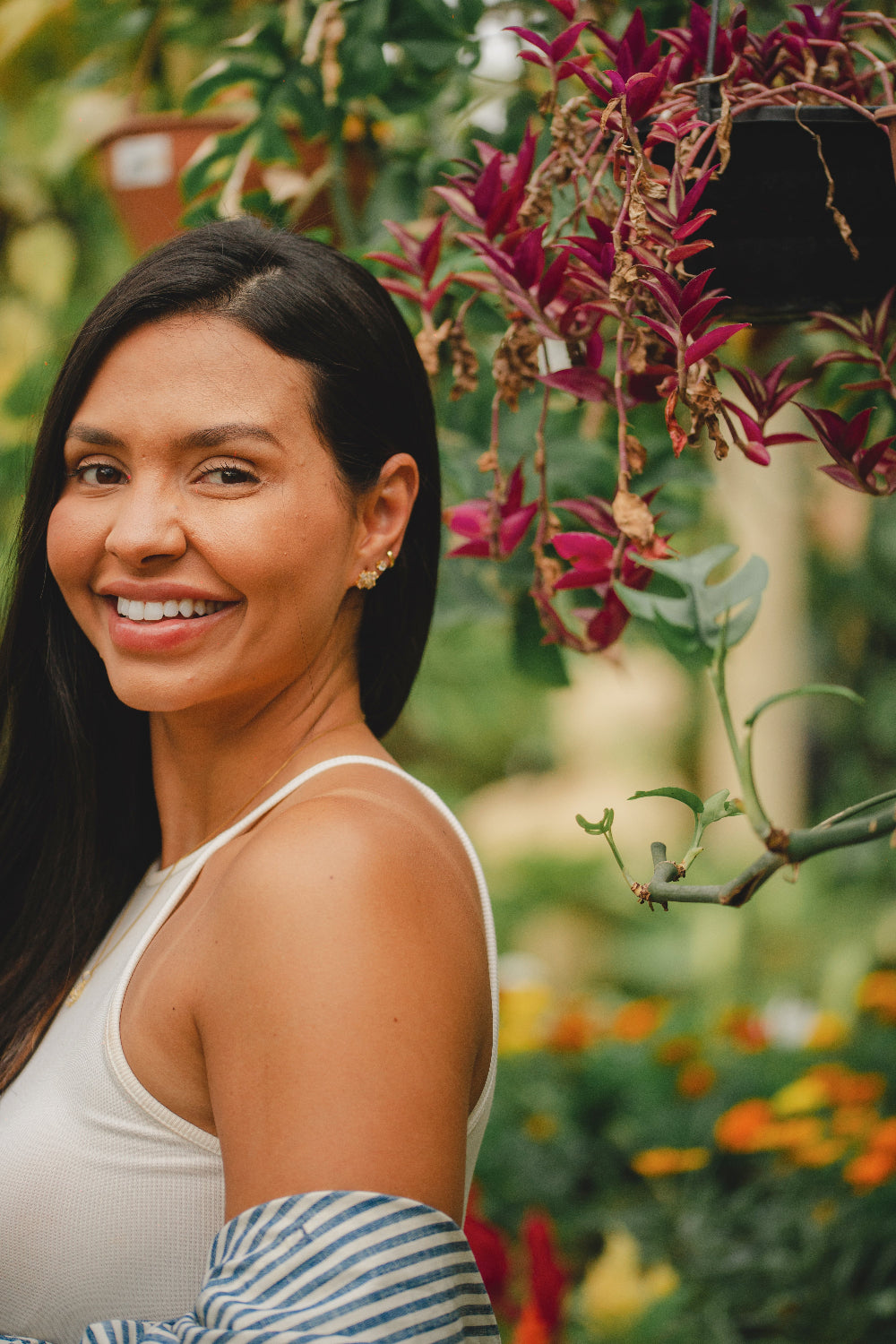 BRINCO FLOR QUADRADA CRAVEJADO FOLHEADO A OURO 18K