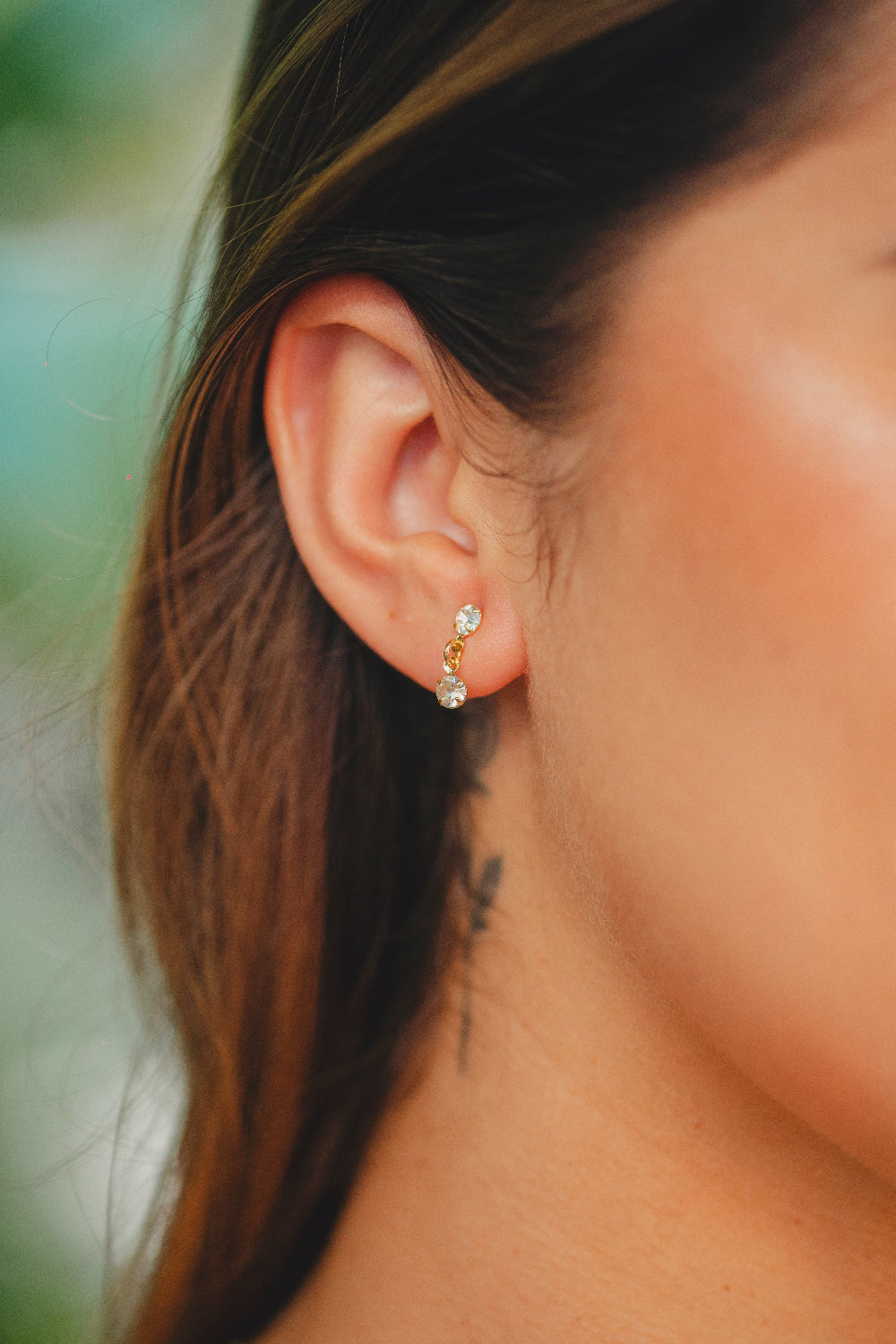 BRINCO REDONDO COM PINGENTE DE ZIRCÔNIA FOLHEADO A OURO 18K