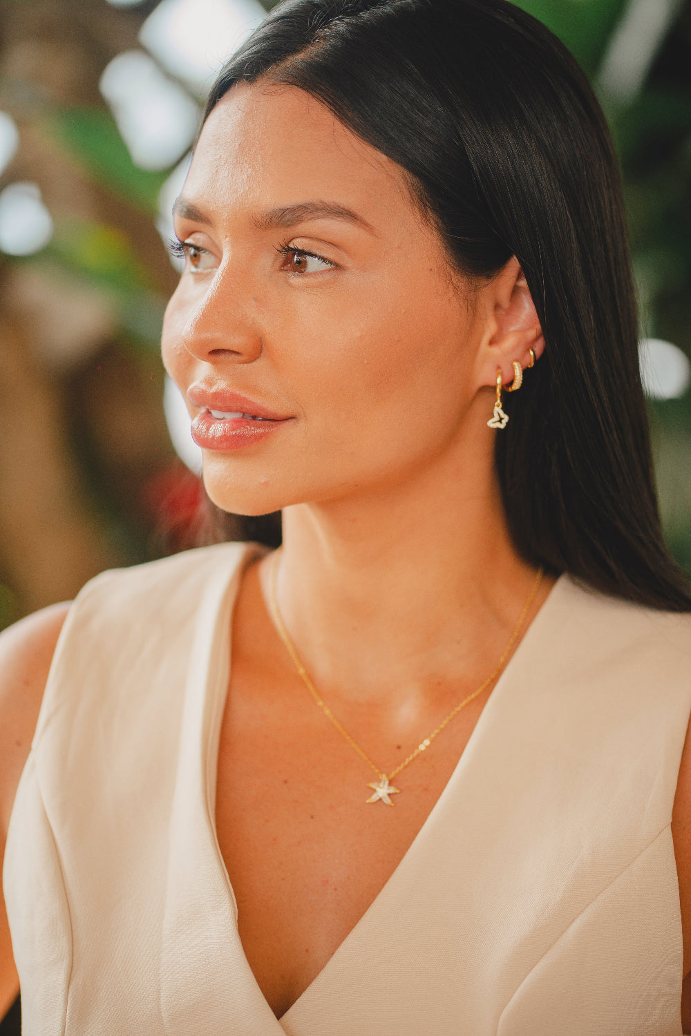 COLAR COM PINGENTE DE ESTRELA DO MAR CRAVEJADO FOLHEADO A OURO 18K