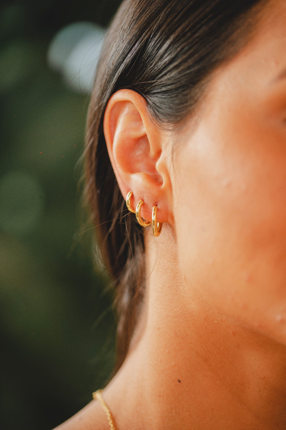 BRINCO ARGOLA LISA G FOLHEADO A OURO 18K