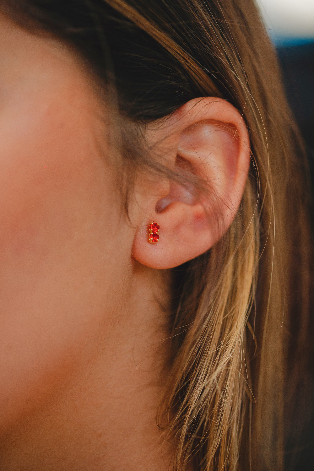 BRINCO DUPLO DE ZIRCÕNIAS VERMELHAS FOLHEADO A OURO 18K