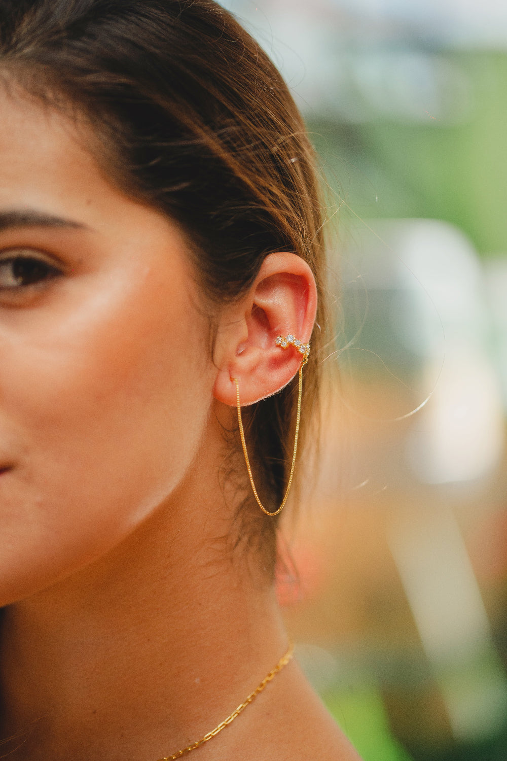 PIERCING FAKE DE ZIRCÔNIAS COM CORRENTE FOLHEADO A OURO 18K