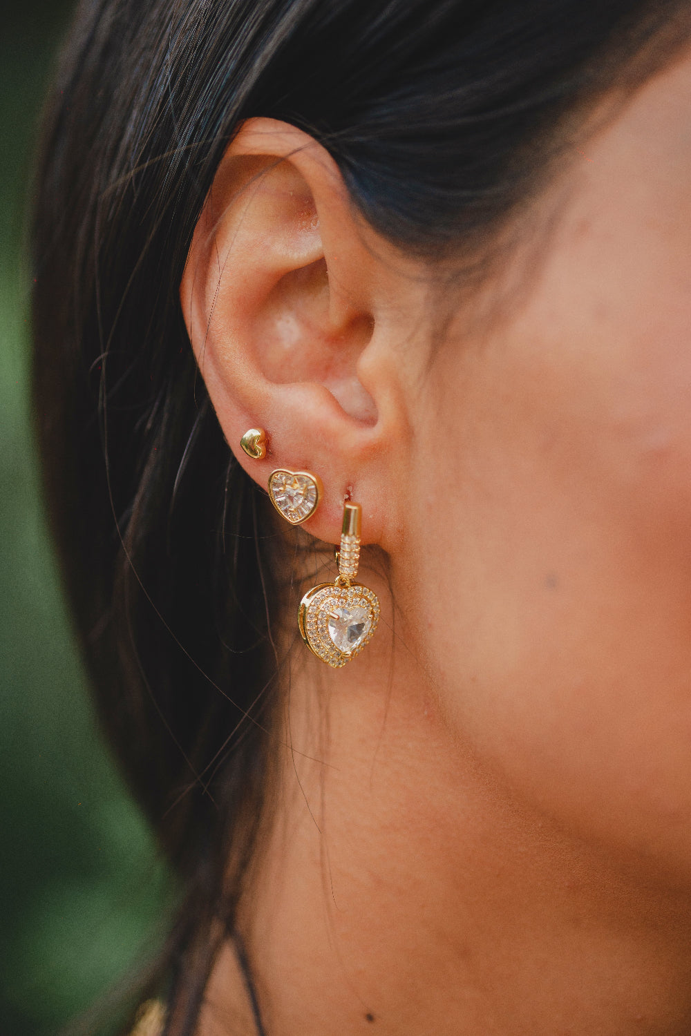 BRINCO MINI CORAÇÃO LISO FOLHEADO A OURO 18K