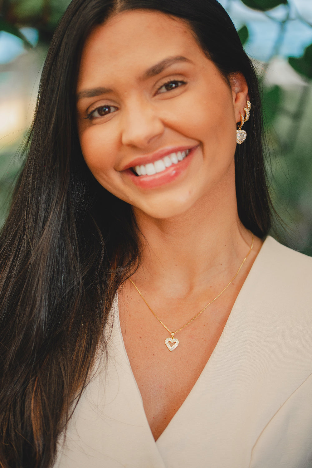 COLAR COM PINGENTE DE CORAÇÃO CRAVEJADO FOLHEADO A OURO 18K