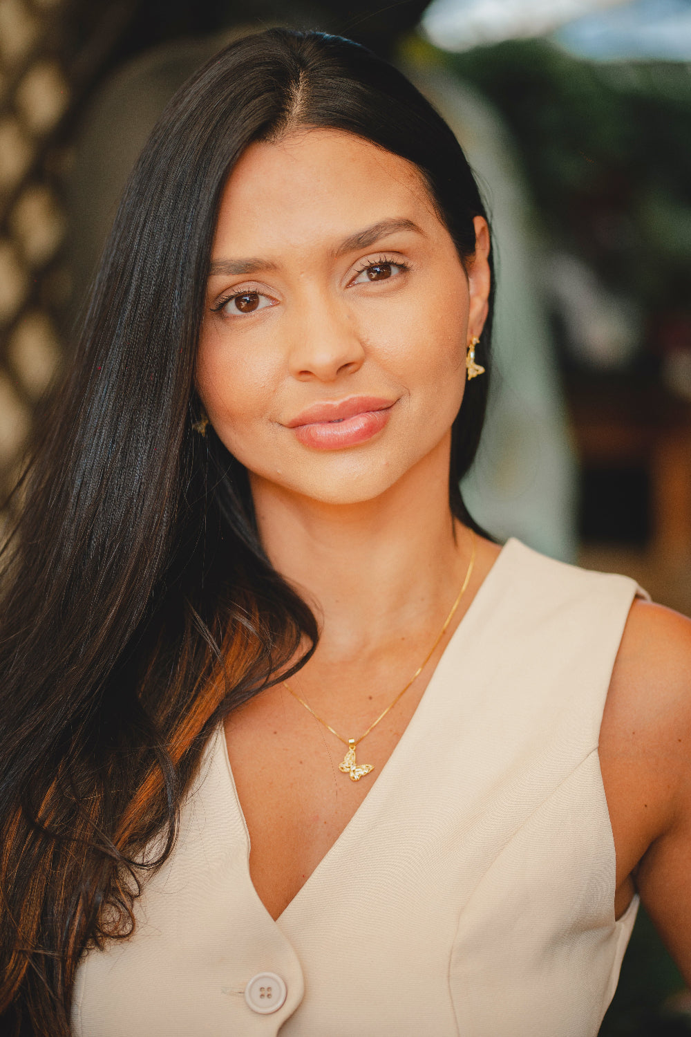 COLAR COM PINGENTE DE BORBOLETA CRAVEJADO FOLHEADO A OURO 18K