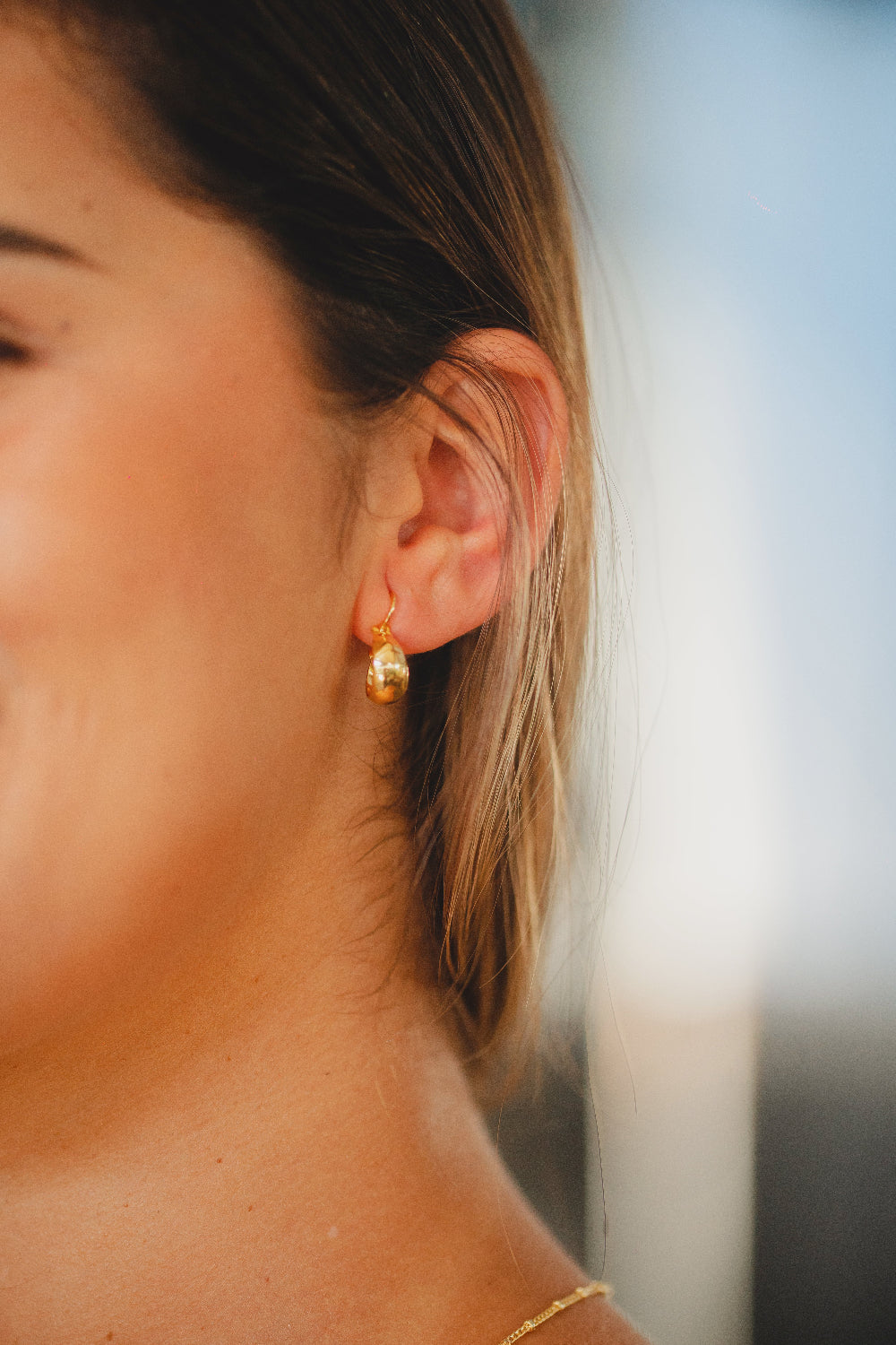 BRINCO ARGOLA CAPACETE FOLHEADO A OURO 18K