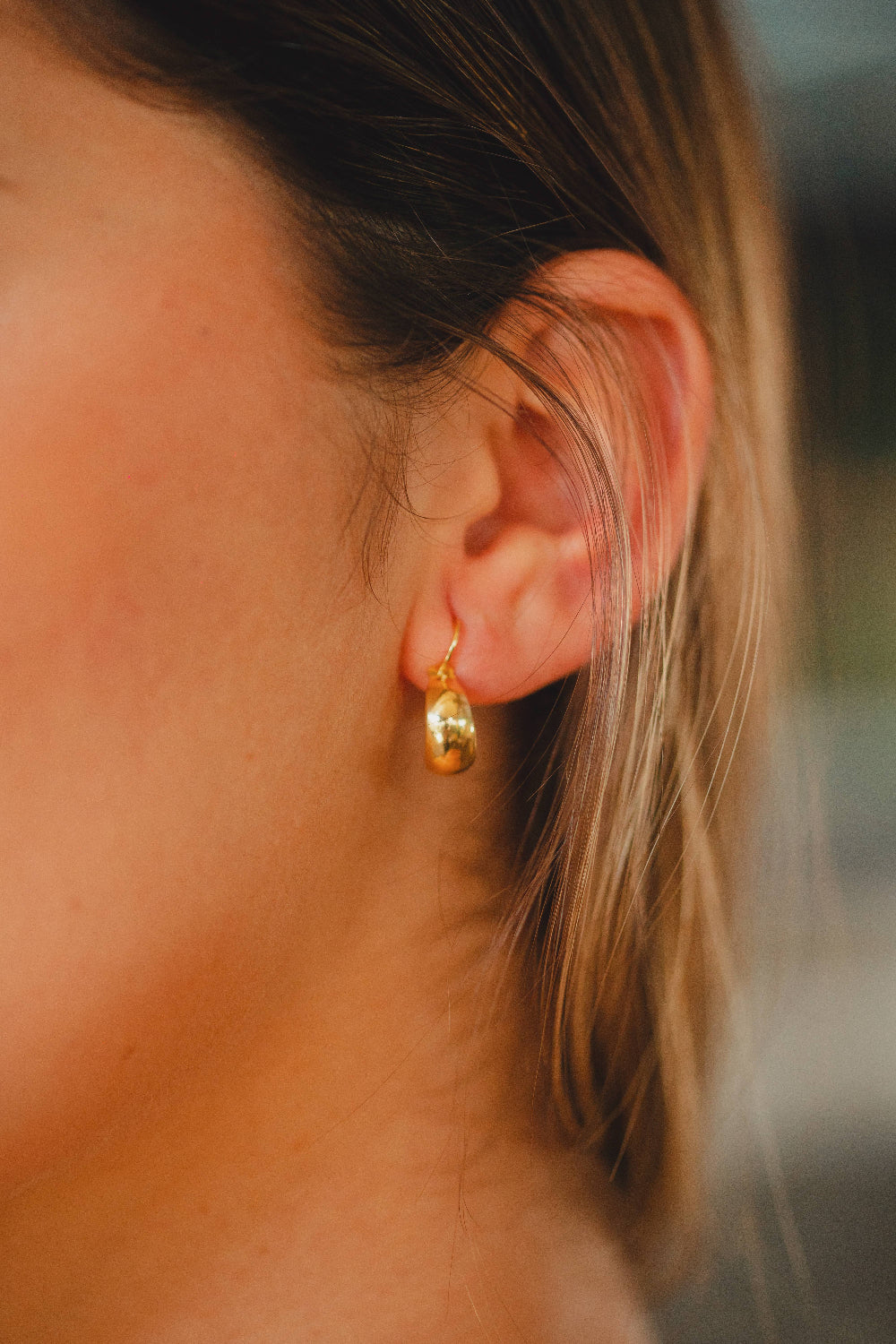 BRINCO ARGOLA CAPACETE FOLHEADO A OURO 18K