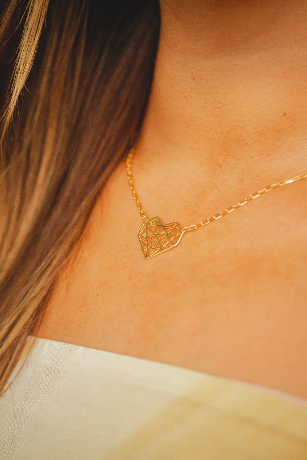 COLAR DE ELOS CORAÇÃO FOLHEADO A OURO 18K