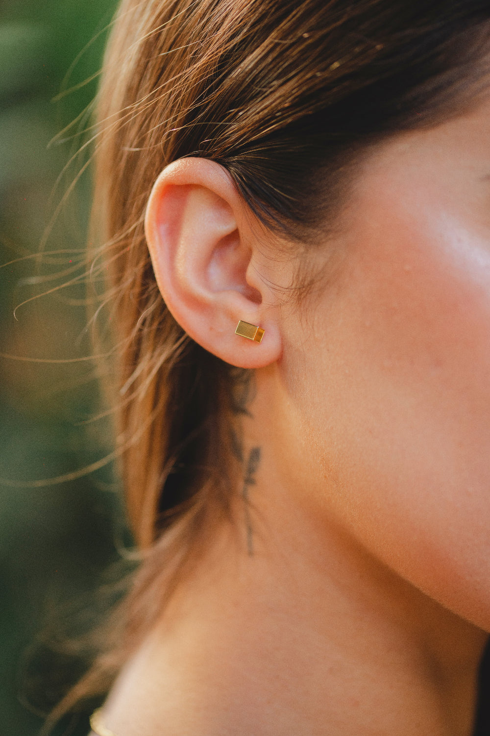 BRINCO TUBO RETANGULAR FOLHEADO A OURO 18K