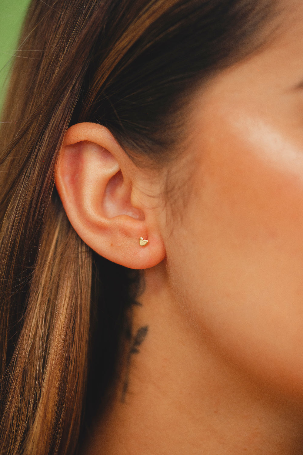 BRINCO DE CORAÇÃO DELICADO FOLHEADO A OURO 18K