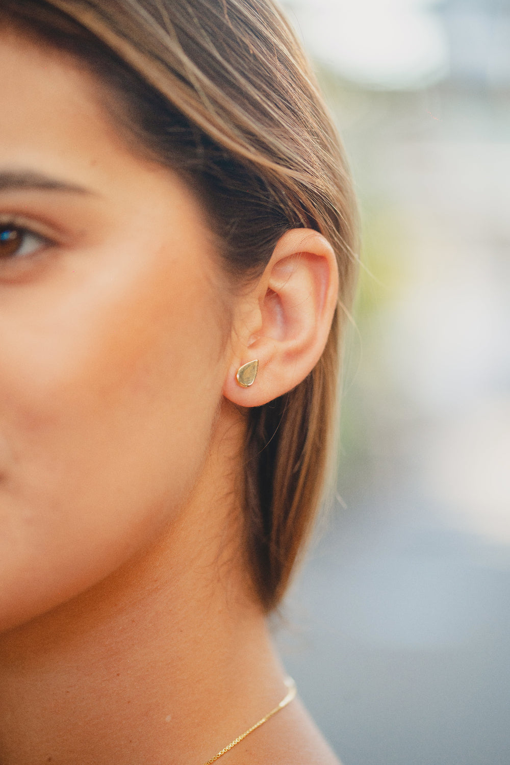 BRINCO DE GOTA LISA FOLHEADO A OURO 18K