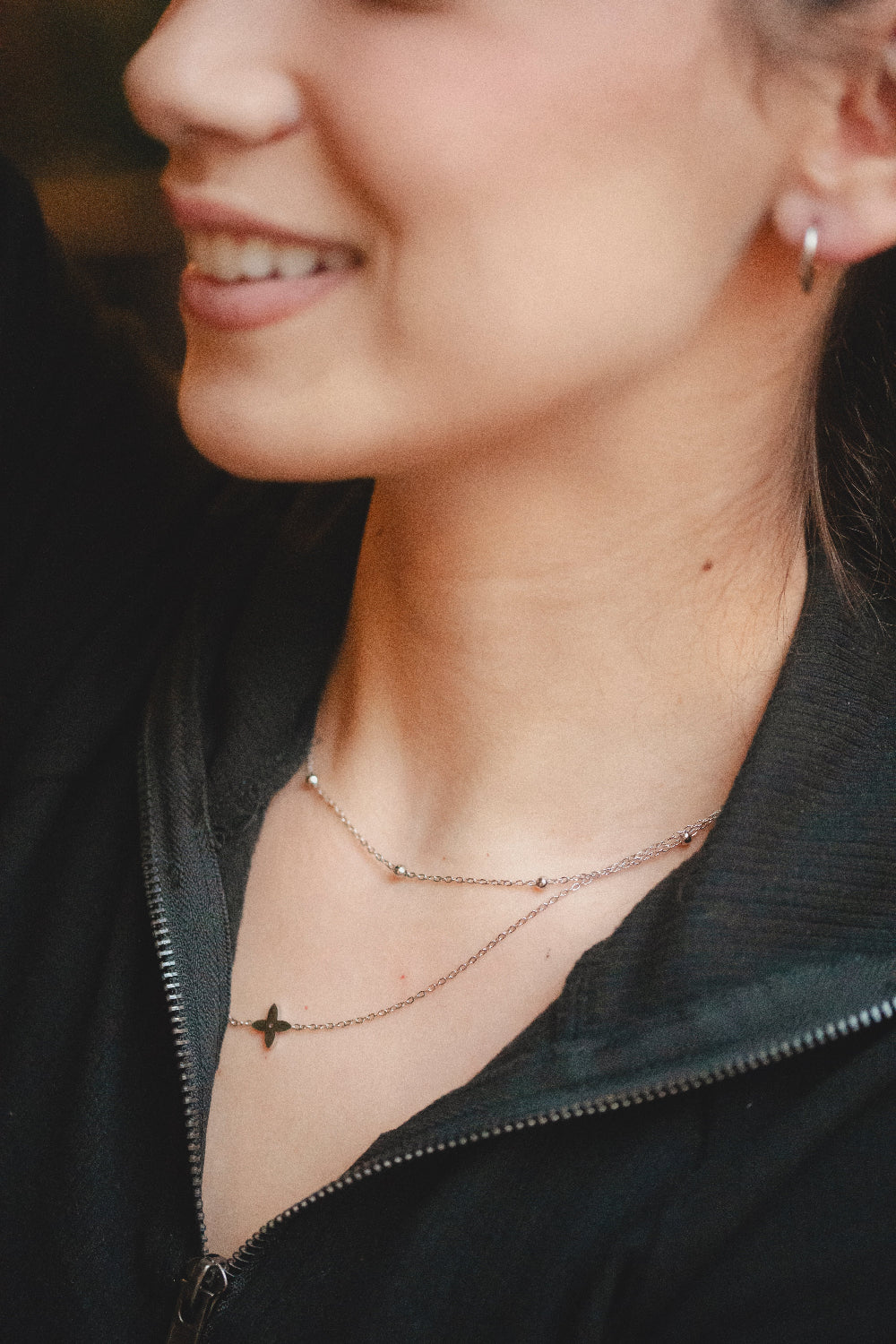 COLAR CHOKER DUPLO COM FLOR PRETA E BOLINHAS 40CM PRATEADO EM AÇO INOX
