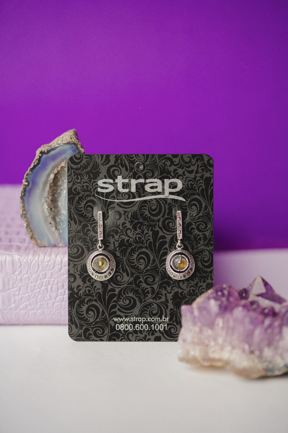 BRINCO OUTLET FOLHEADO A PRATA ENVELHECIDA