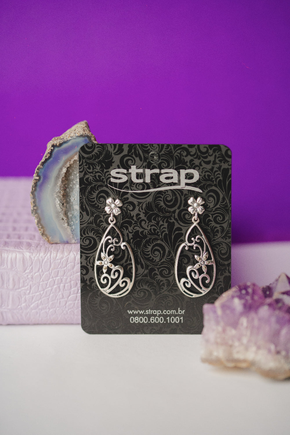 BRINCO OUTLET FOLHEADO A PRATA ENVELHECIDA