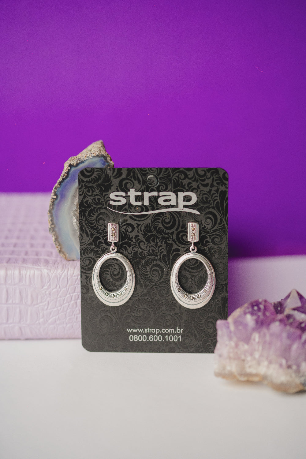 BRINCO OUTLET FOLHEADO A PRATA ENVELHECIDA