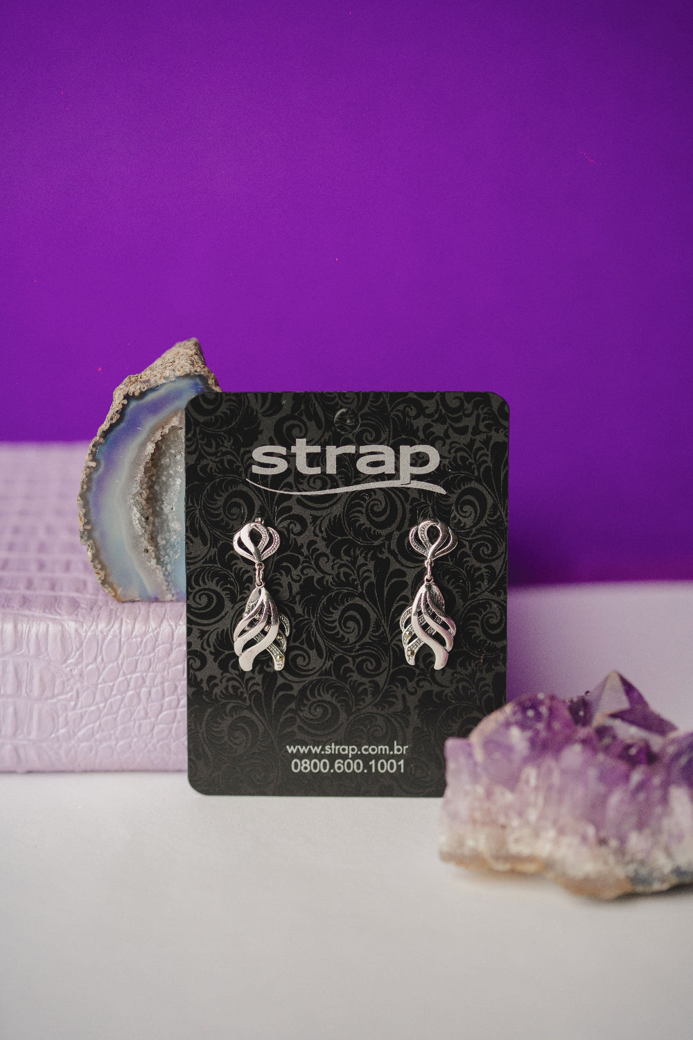 BRINCO OUTLET FOLHEADO A PRATA ENVELHECIDA