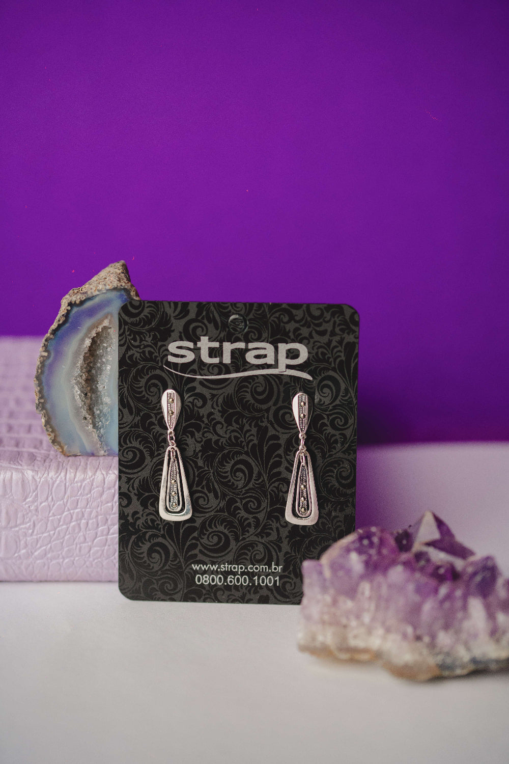 BRINCO OUTLET FOLHEADO A PRATA ENVELHECIDA