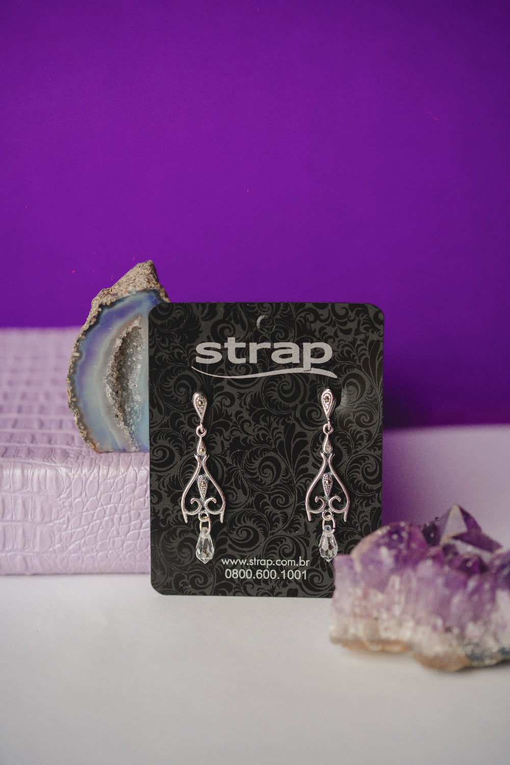 BRINCO OUTLET FOLHEADO A PRATA ENVELHECIDA