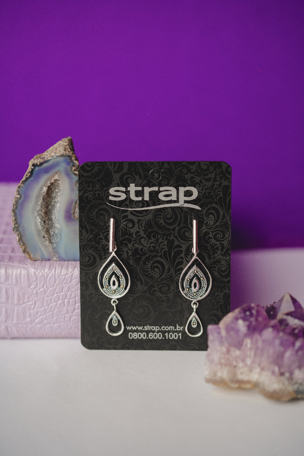 BRINCO OUTLET FOLHEADO A PRATA ENVELHECIDA