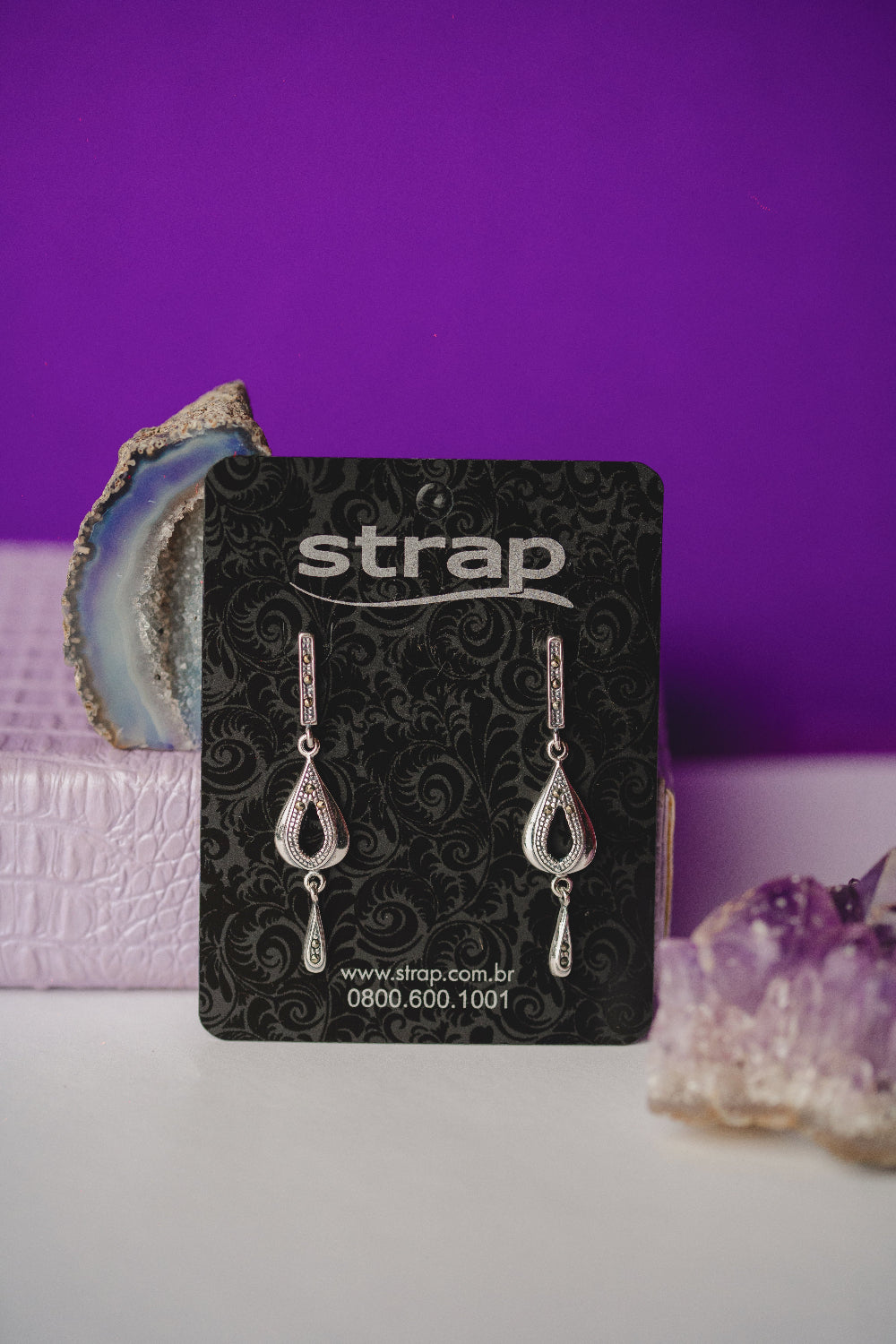 BRINCO OUTLET FOLHEADO A PRATA ENVELHECIDA