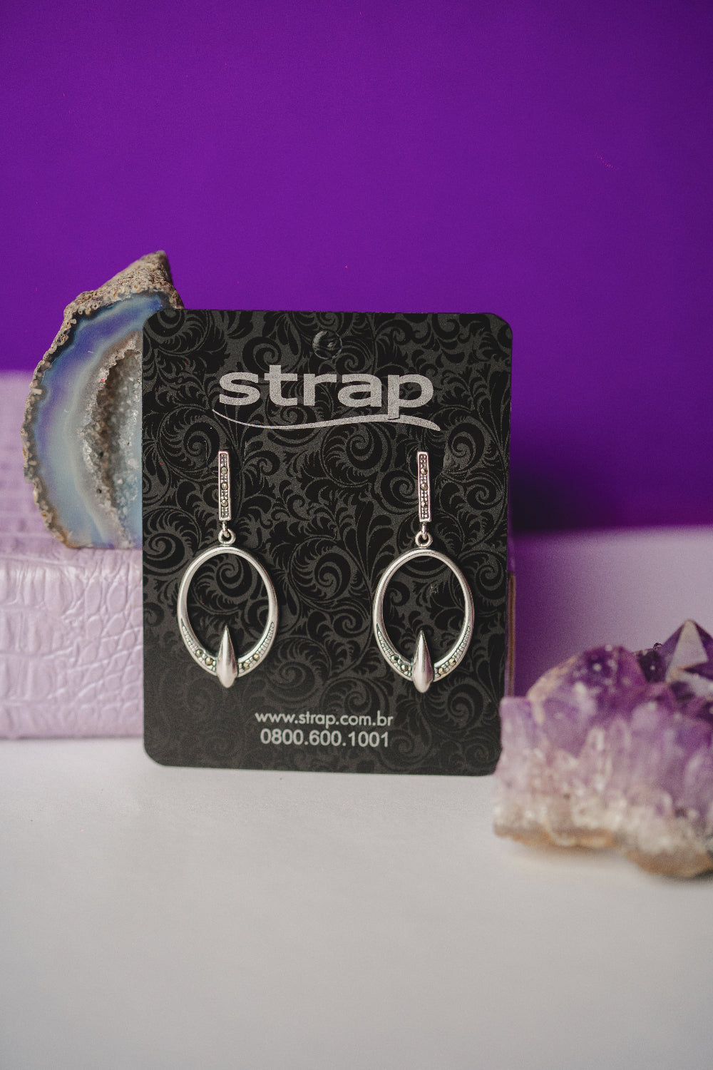 BRINCO OUTLET FOLHEADO A PRATA ENVELHECIDA