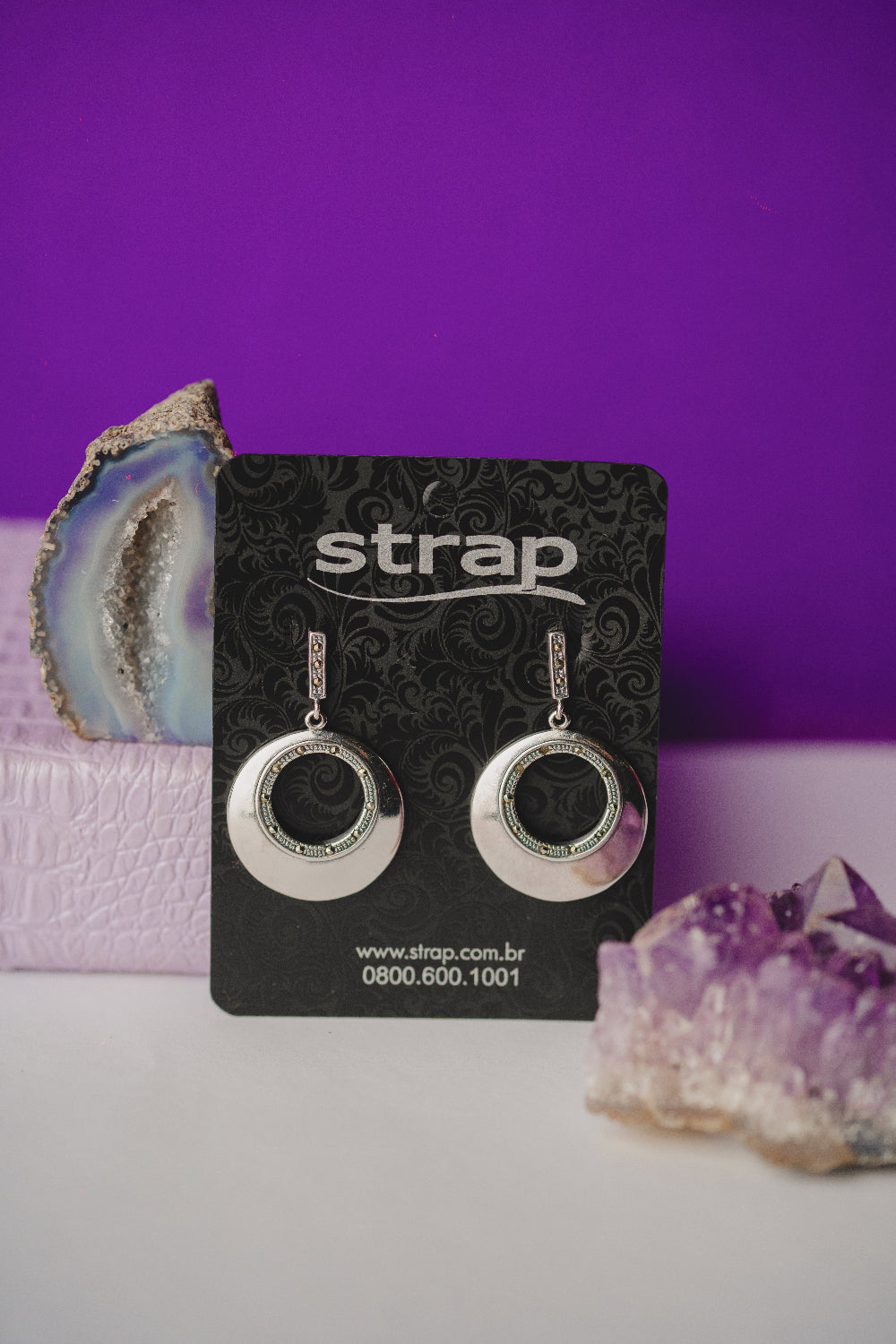 BRINCO OUTLET FOLHEADO A PRATA ENVELHECIDA